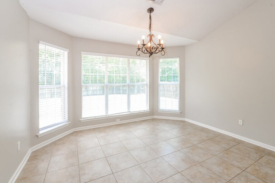 Building Photo - 13141 Sandbourne S