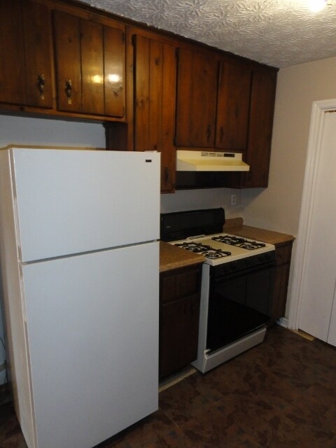 Building Photo - 2870 Lakemont Dr SW