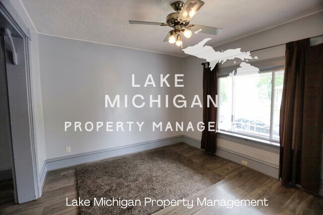 Building Photo - 744 Lake Michigan Dr NW