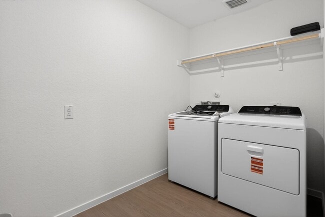 Building Photo - 1451 Neria Lp
