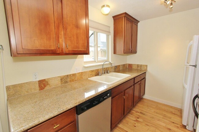 Building Photo - 4843 W Targee St