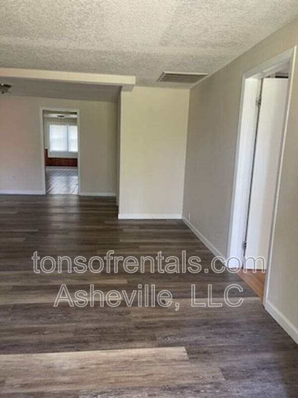 Building Photo - 360 N Jones Creek Rd