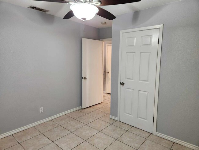 Building Photo - 3000 Ray Wood Dr