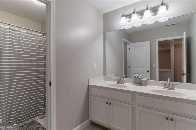 Building Photo - 301 Cochin Dr