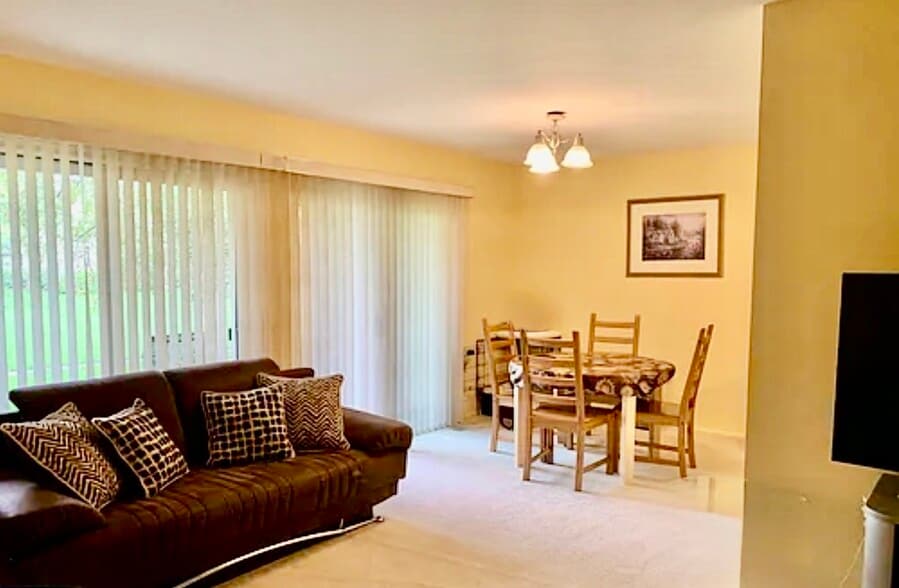 Open floor plan - 1153 Silverwood Ct