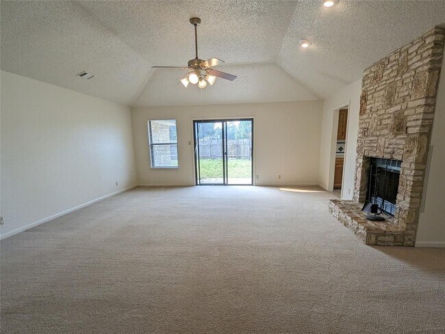 Building Photo - 904 Woodview Dr