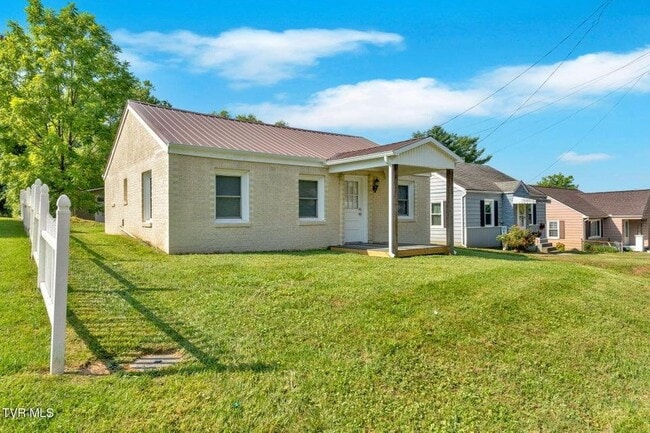 Building Photo - 3361 Bloomingdale Rd