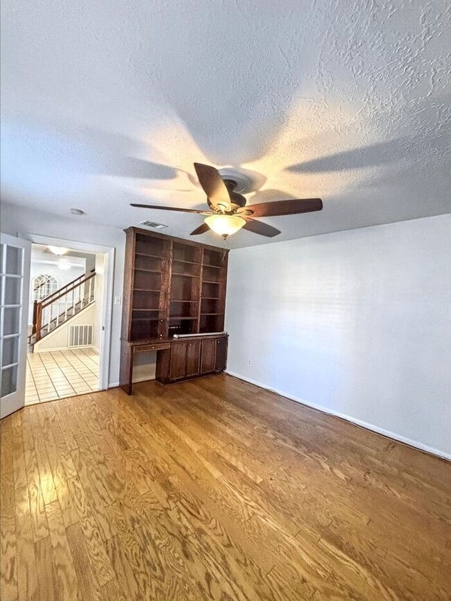 Building Photo - 4330 Meadow Springs Dr