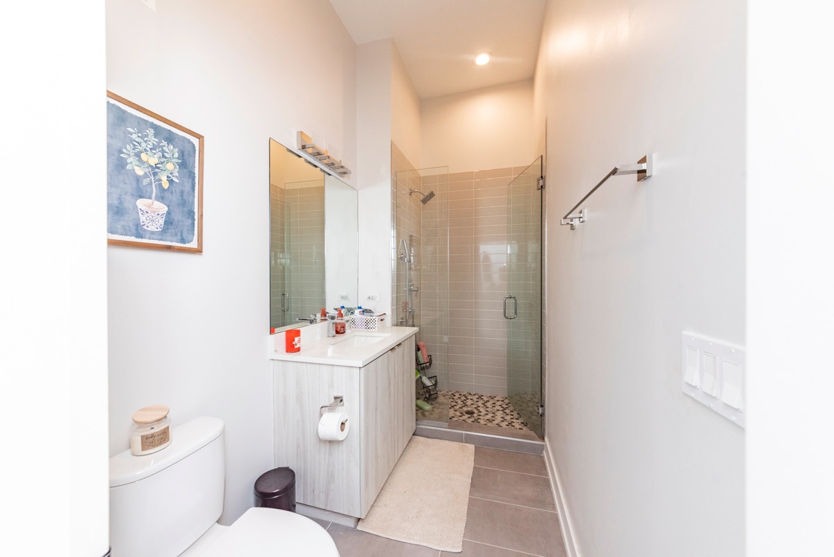 Building Photo - 2322 N Clark St