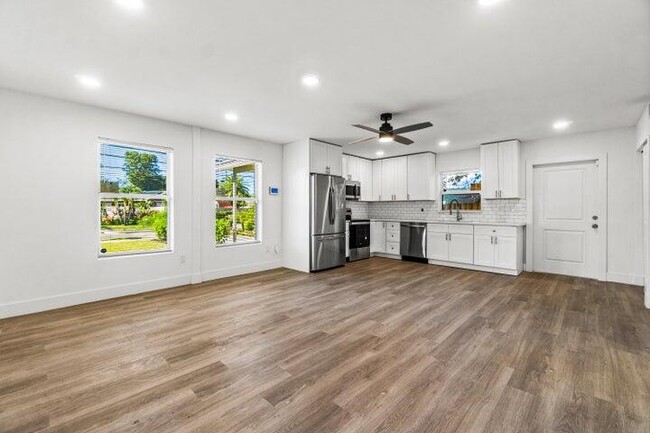 Building Photo - 4400 Greenwood Ave