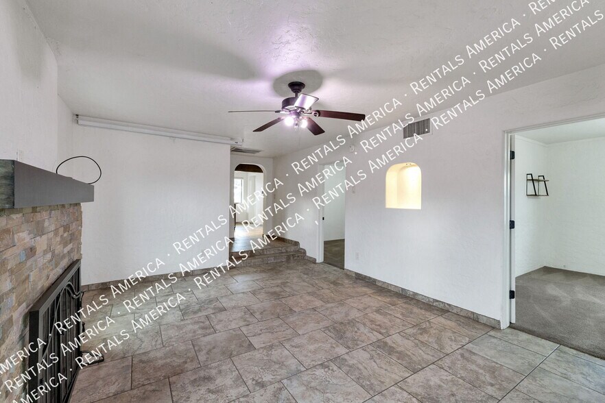 Building Photo - 4841 E 3rd St
