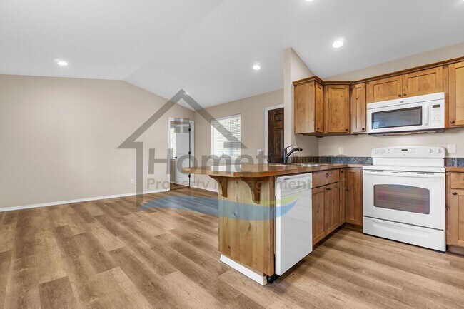 Building Photo - 2 Bedroom 1 Bath Home with Off-Street Parking Available in Coeur d'Alene!