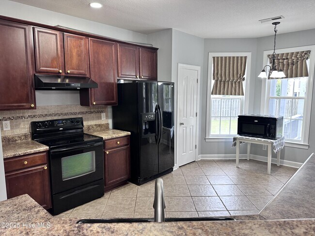 Building Photo - 300 Walkens Woods Ln