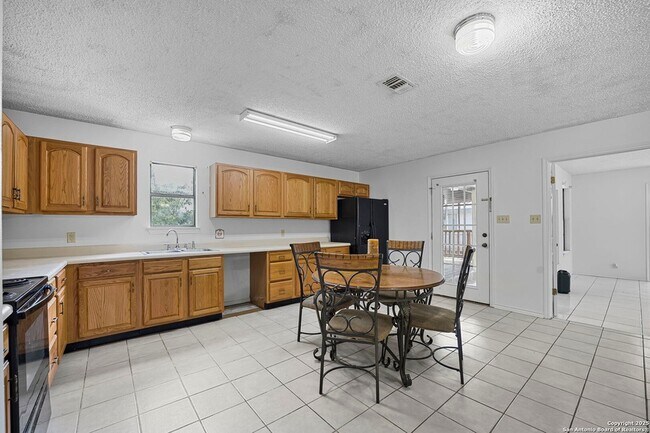 Building Photo - 3161 Tanglewood Trail