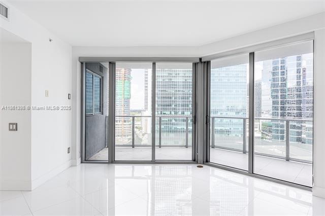 Building Photo - 1300 Brickell Bay Dr