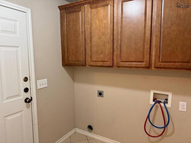 Building Photo - 5037 Cy Young Dr