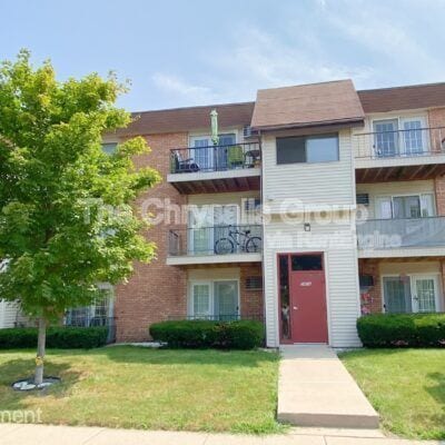 Building Photo - 2406 Marquette Rd