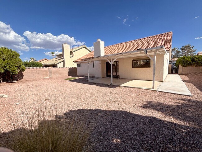 Building Photo - 1588 Yellowwood Dr