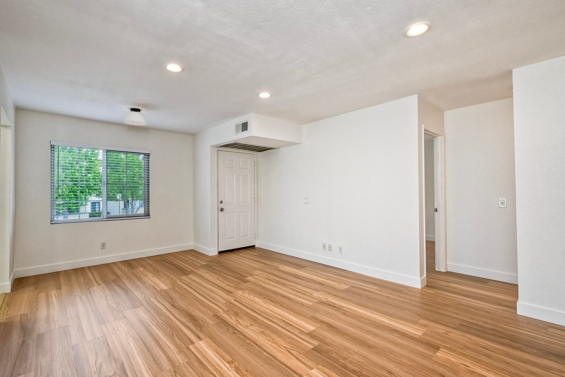 Building Photo - 10910 Summerdale Way