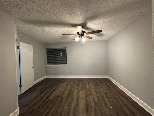 Building Photo - 177 Avant Garde Cir