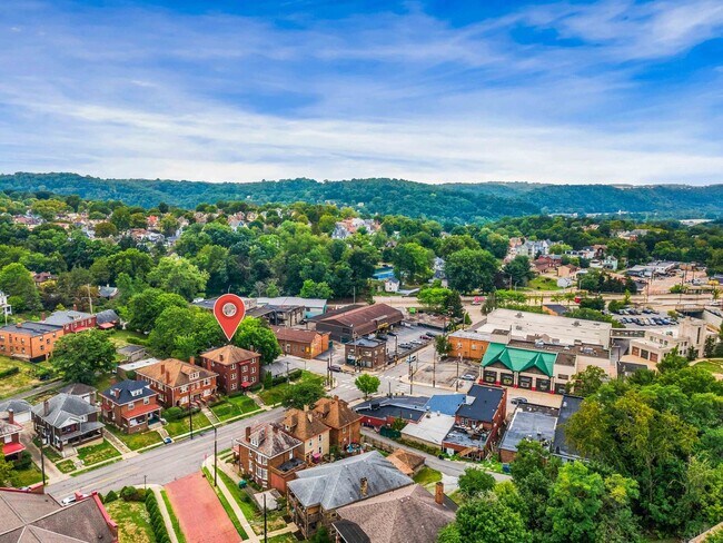 Building Photo - AVAILABLE AUG 1ST!! FULLY RENOVATED 1 BEDR...