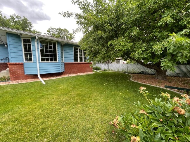 Building Photo - 2310 Fox Dr