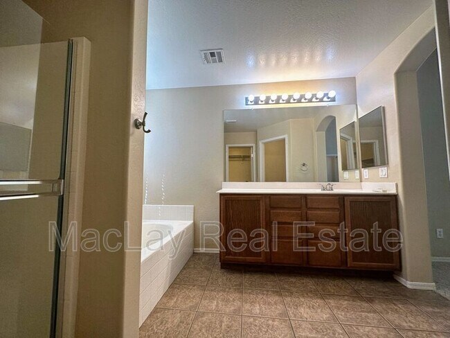 Building Photo - 45560 W Tulip Ln