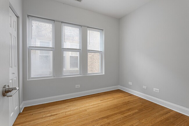 Building Photo - 7328 N Damen Ave