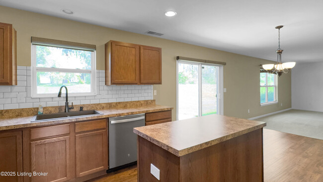 Building Photo - 17013 Green Crest Ln