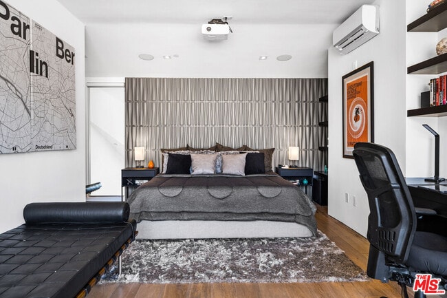 Building Photo - 1250 N Harper Ave