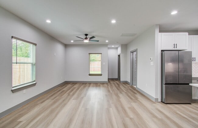 Building Photo - 1063 South Ln