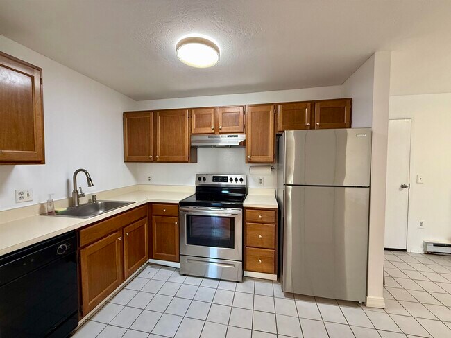 Building Photo - 4 Fairfax Ave