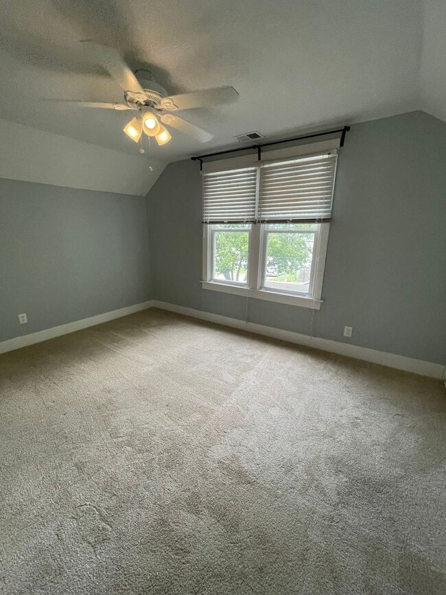 Building Photo - 2 Bedroom Near ESU!