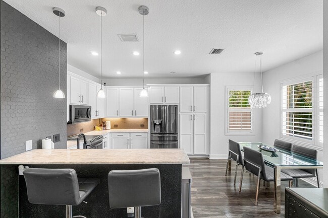 Building Photo - 8300 Calabria Lakes Drive