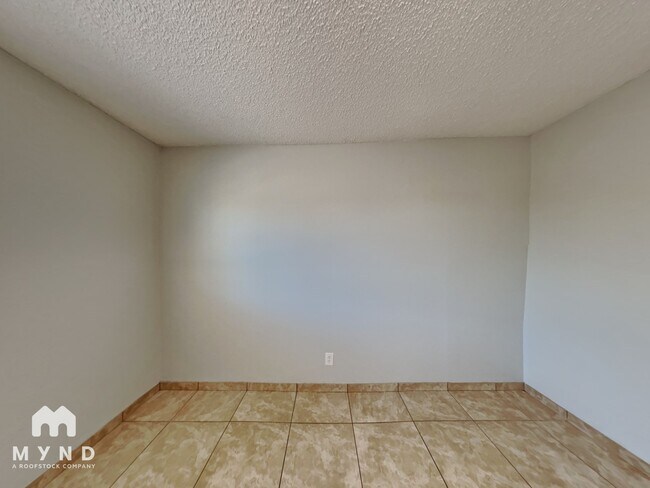 Building Photo - 320 Palo Verde Dr