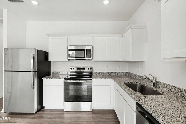 Building Photo - 131 S Meyers Ct