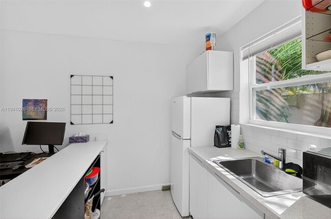 Building Photo - 3676 Oak Ave