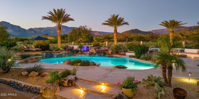 Building Photo - 5910 E Cielo Run S