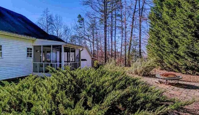 Building Photo - Serene Home-2 bed/2bath near I85 & Hwy 290