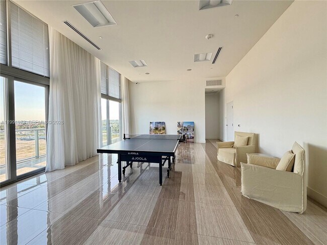 Building Photo - 2000 Metropica Wy