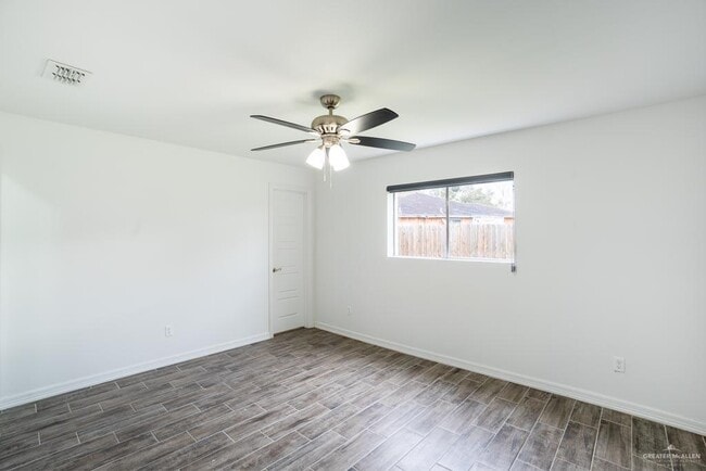 Building Photo - 19 Falcon Ave