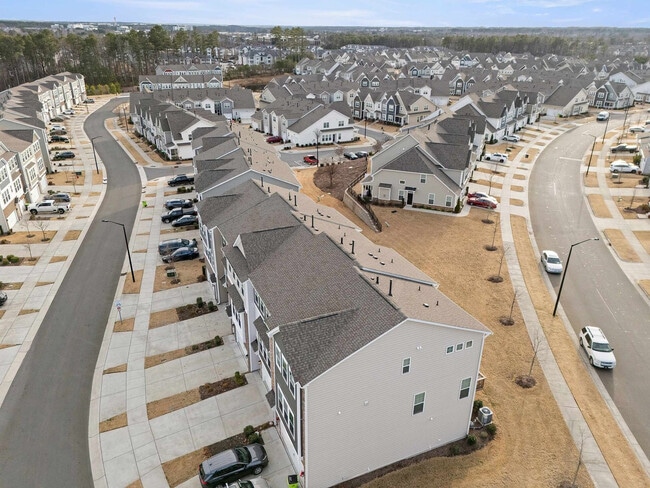 Building Photo - 1010 Falling Rock Pl