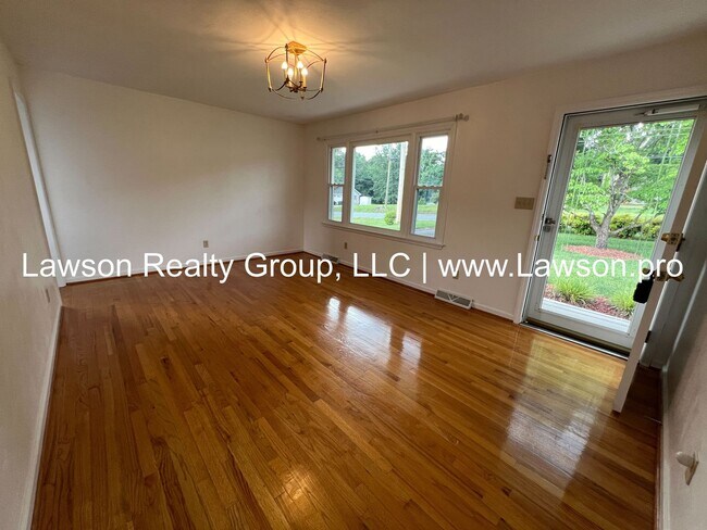 Building Photo - Very Nice Updated Ranch in Salem (Glenvar ...