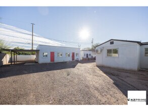 Building Photo - $1095 OFF FIRST MONTH'S RENT MOVE IN SPECIAL!