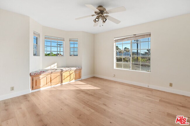 Building Photo - 807 E Orange Grove Ave