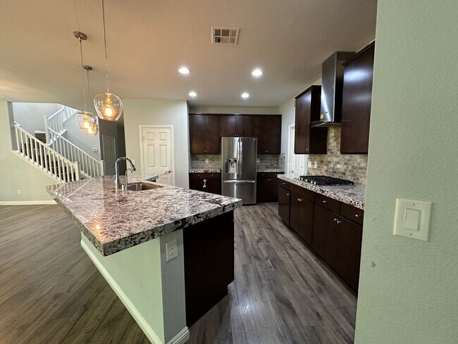Building Photo - Beautiful Home in the Paseos of Summerlin!