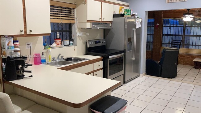 Building Photo - 2102 SW 106th Ct