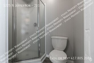 Building Photo - 1225 N Jefferson-201
