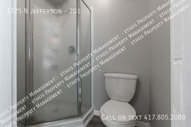 Primary Photo - 1225 N Jefferson-201