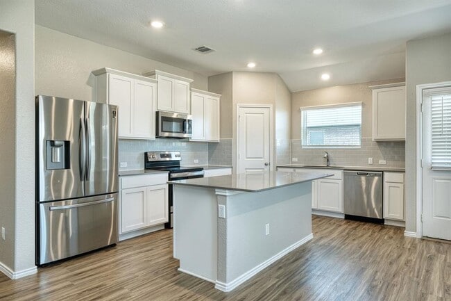 Building Photo - 111 Mountain Maple St